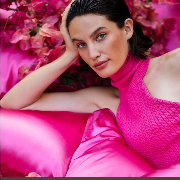 Slip® x Alice + Olivia Pure Silk Pillowcase Queen - Peony Fuchsia Hot Pink - Picture 2 of 8